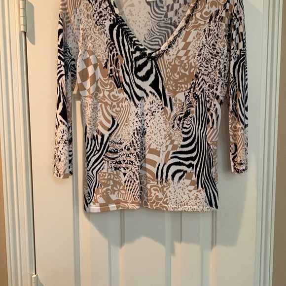 Alberto Makali Tan Fitted Blouse with 3/4 Sleeves - Picture 2 of 4